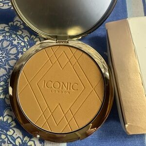 ICONIC London Bronzing Powder in Cream Box